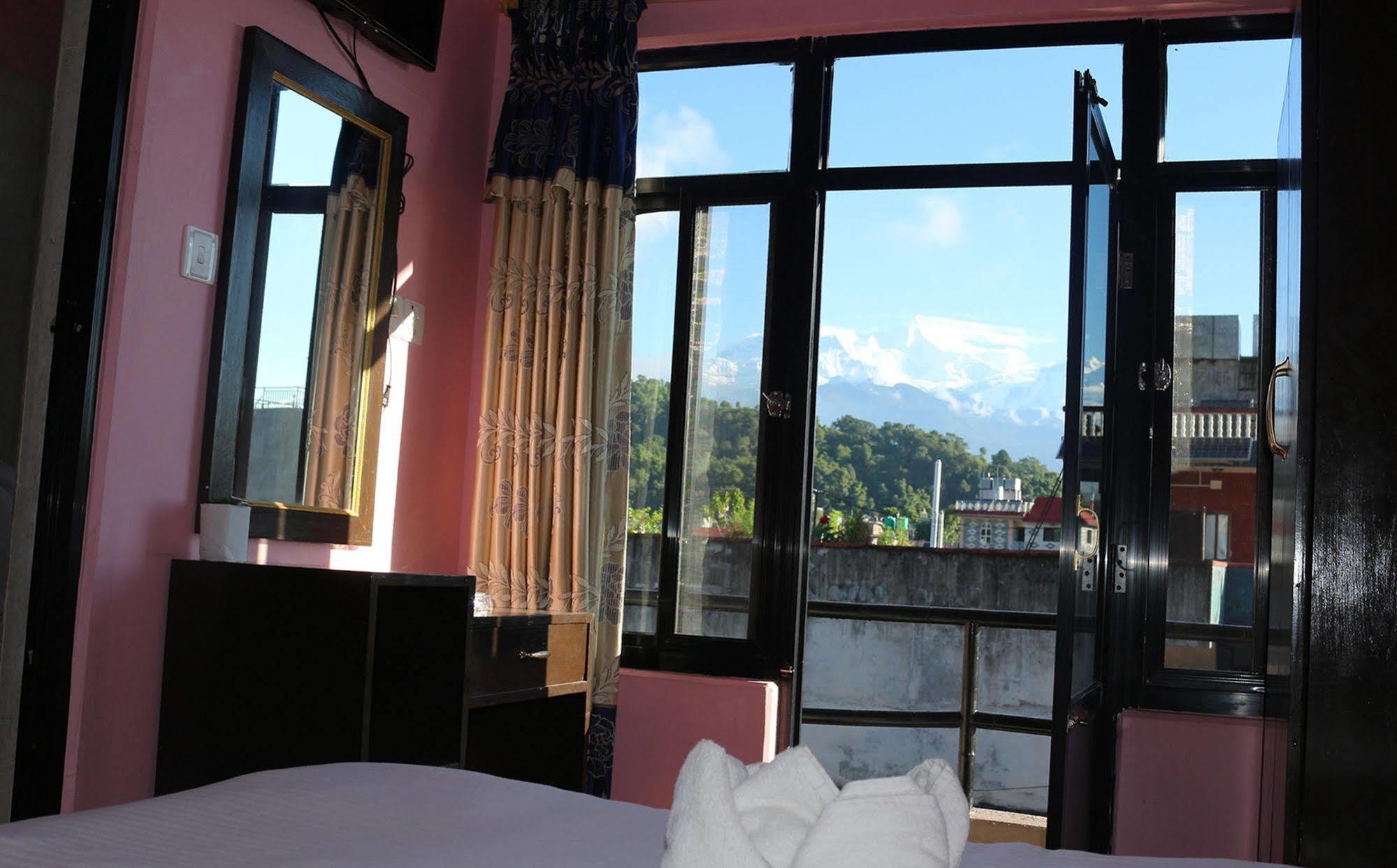 Hotel Buttercup Покхара Екстер'єр фото